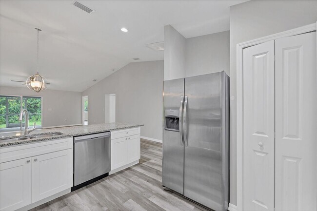 Building Photo - Duplex for rent