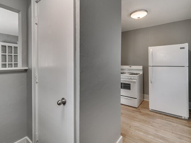 Building Photo - 1300 NW 15th St