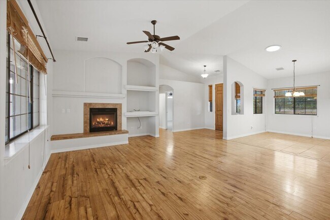 Building Photo - 2330 W Gambel's Ridge Dr