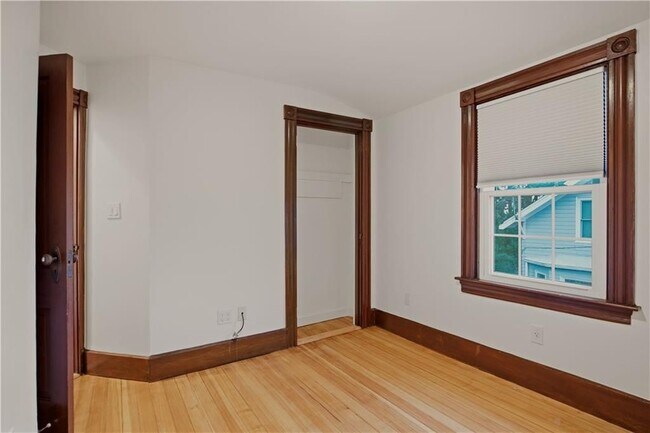 Building Photo - 82 Van Zandt Ave
