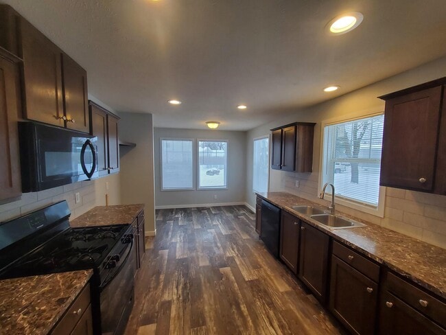 Building Photo - 13 Parakeet Hill Dr