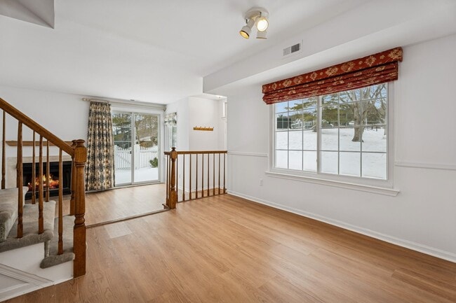 Building Photo - 67 Bentley Ct