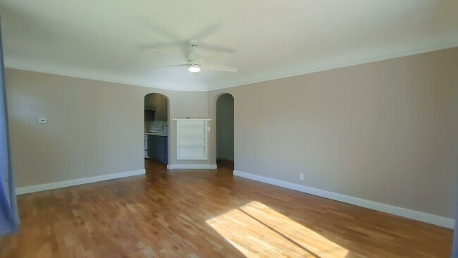 Building Photo - Darling Updated Cottage with New Kitchen a...