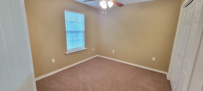 Building Photo - LARGE 4 BEDROOM HOME IN NORTHEAST CLOVIS