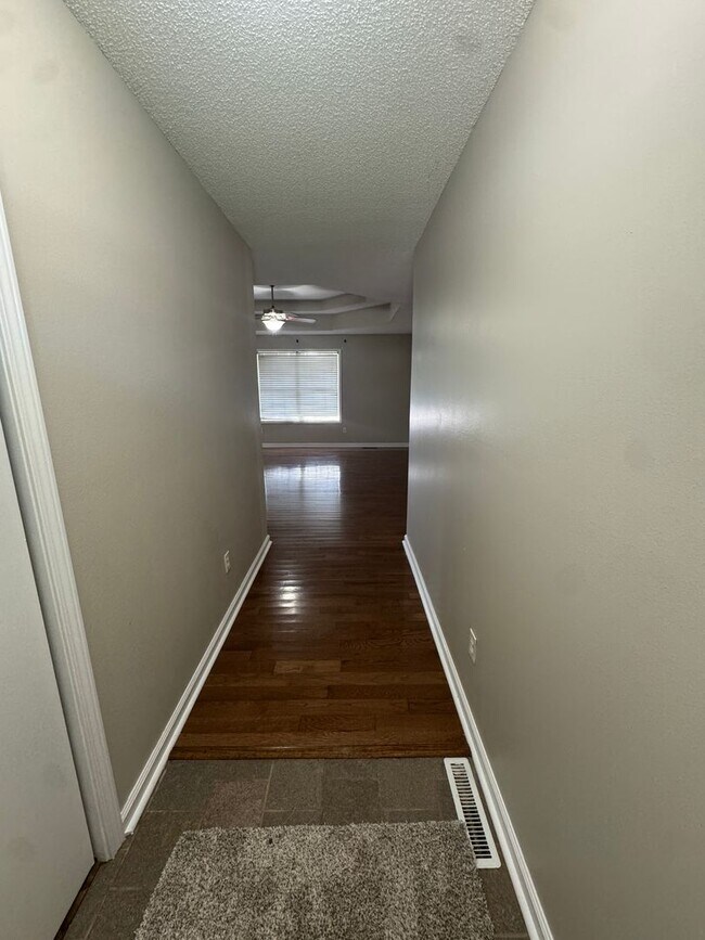 Building Photo - 509 S Whippoorwill Dr
