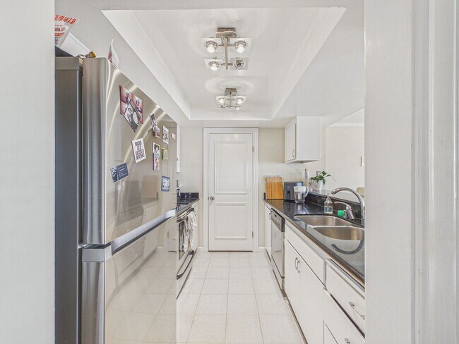 Building Photo - Large 1 bedroom condo for rent! $3,450