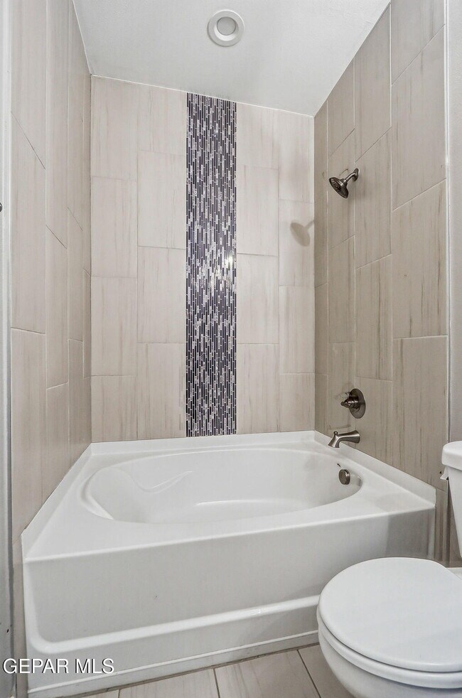 Building Photo - 14925 Tierra Mirage Ave