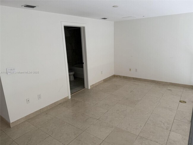 Building Photo - 1060 Brickell Ave