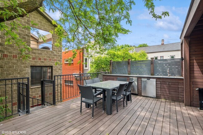 Building Photo - 636 W Schubert Ave