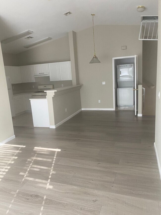 Building Photo - 9318 Square Dance Pl