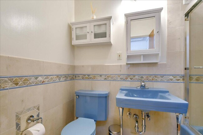 Building Photo - 1021 Greenwich St