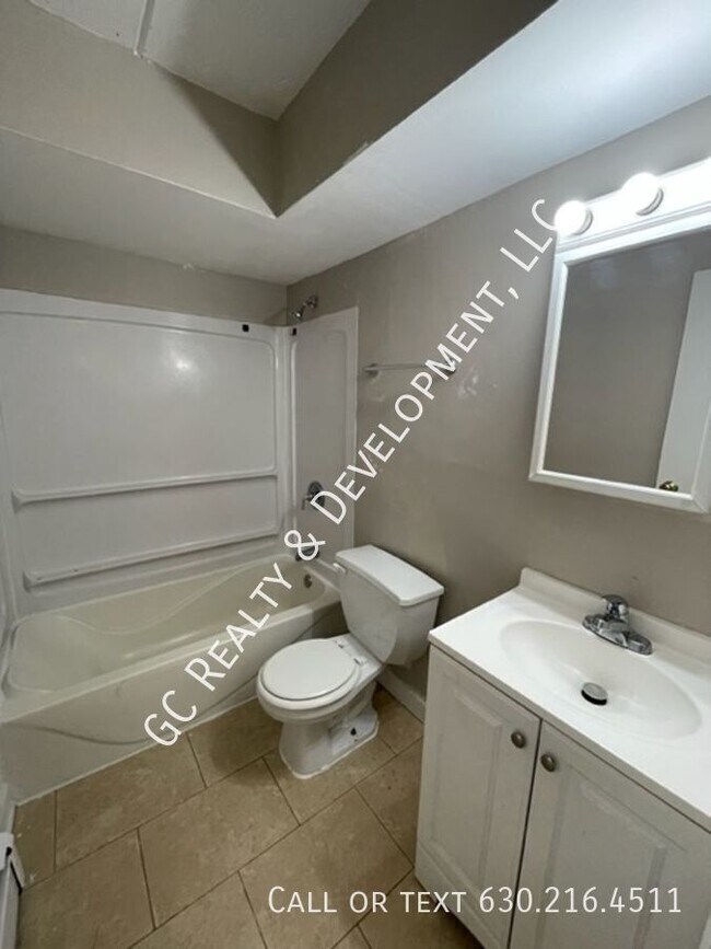 Building Photo - 255 Uteg St