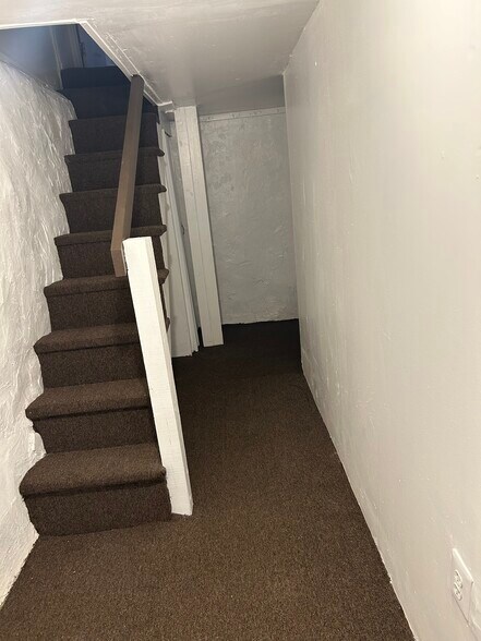 Building Photo - 2537 S Lloyd St