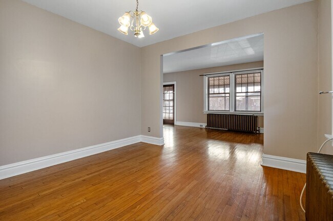 Building Photo - 4955 Tholozan Ave