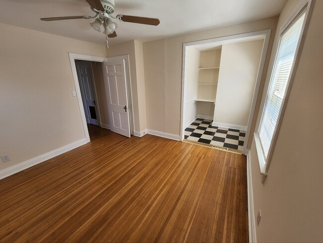 Building Photo - 2124 Village Dr