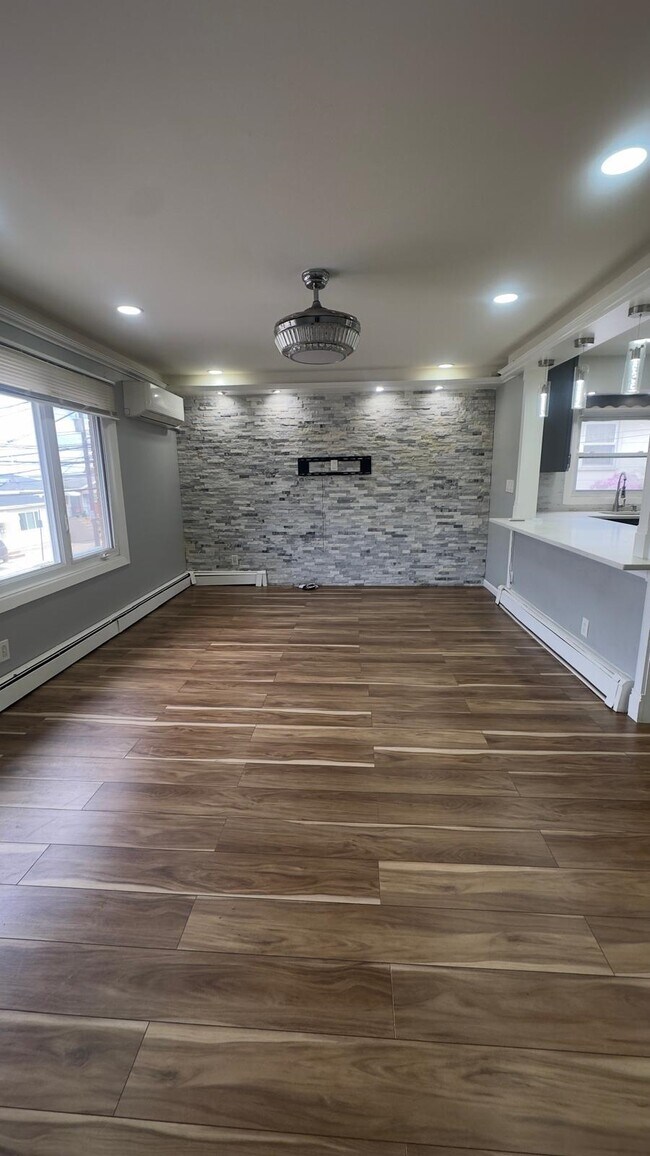 Building Photo - 728 Liberty Ave