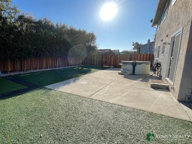 Building Photo - 4BD/2.5BA Spacious Foster City Home with Huge Backyard + Hot Tub