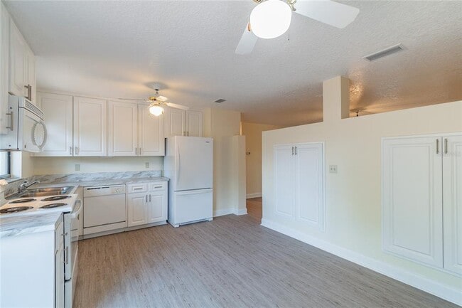 Building Photo - 2519 Elderberry Dr
