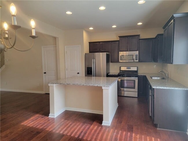 Building Photo - 2707 Morgan Glen Rd NE