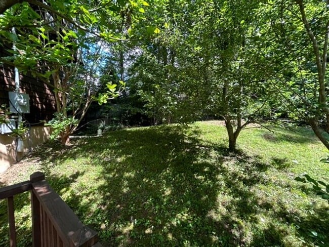 Building Photo - East AVL - Beautiful Zen Garden Apt with Sauna!