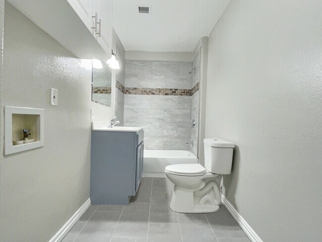 Building Photo - 53 N Xanthus Ave