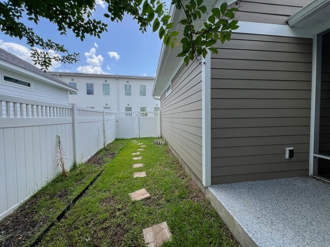 Building Photo - 1695 Brush Hill Rd