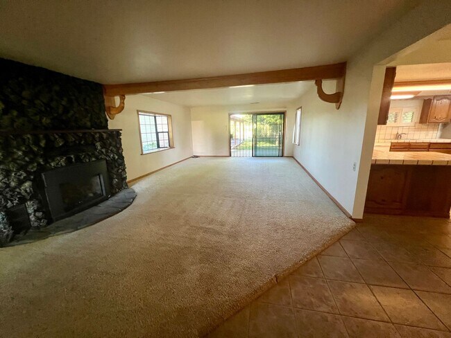 Building Photo - 1 Bedroom 1 Bath House & Granny Unit - 2 Bedrooms 1 Bath w/Kitchenette in Los Molinos