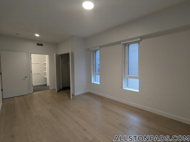 Building Photo - 55 Brighton Ave