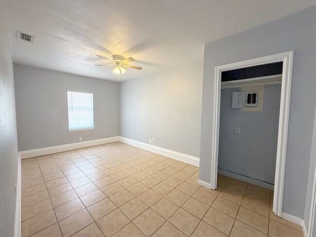 Building Photo - 2 Star Cir