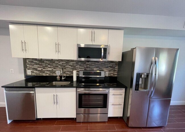 Building Photo - 615 N 11th St