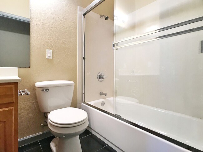 Building Photo - 2810-2814 Chronicle Ave