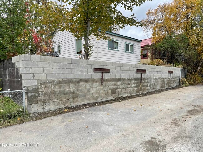 Building Photo - 237 Denali St