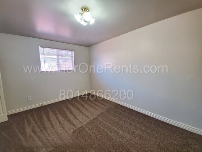 Building Photo - NO DEPOSIT option available for qualified ...