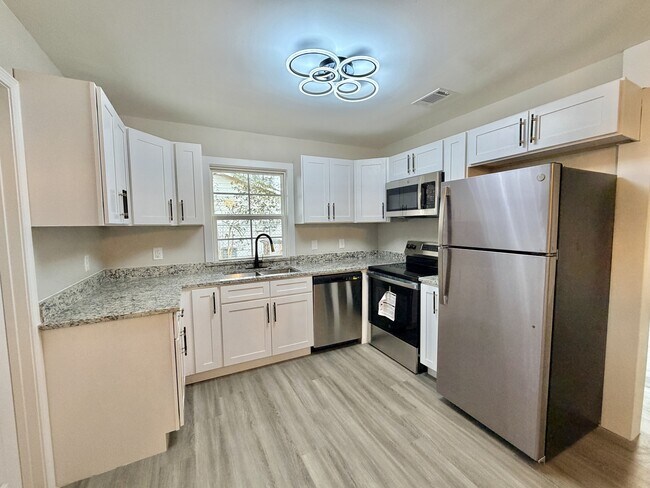 Building Photo - 5958 Scottsdale Dr