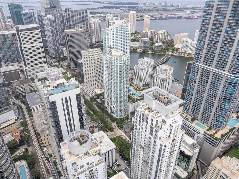 Building Photo - 1060 Brickell Ave
