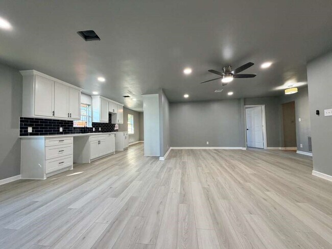 Building Photo - 7715 Catalina Ln