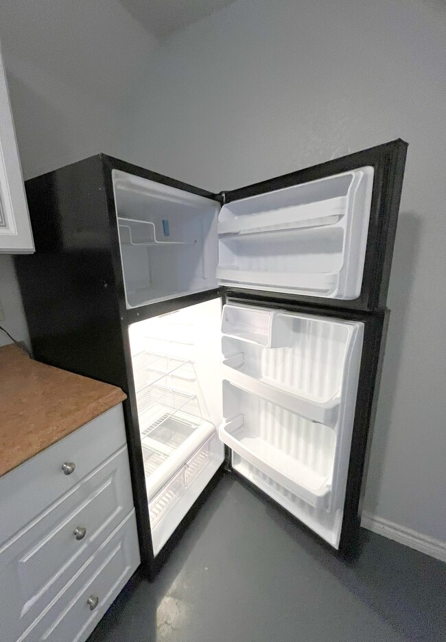 Full size refrigerator and freezer - 1127 Walling St