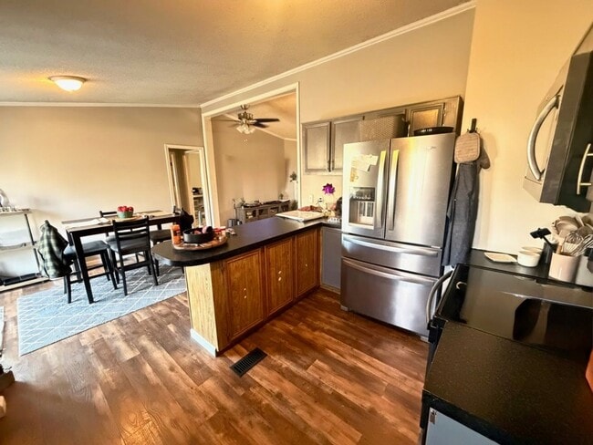 Building Photo - 2406 Robin Rd