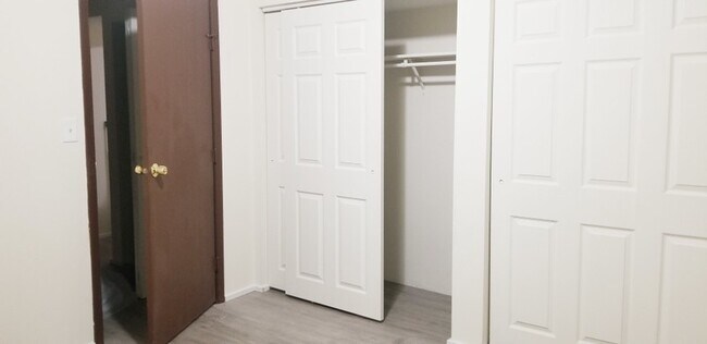 Building Photo - 459 E 2700 S
