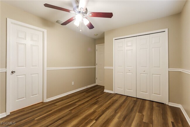 Building Photo - 2211 NE 5th Ave