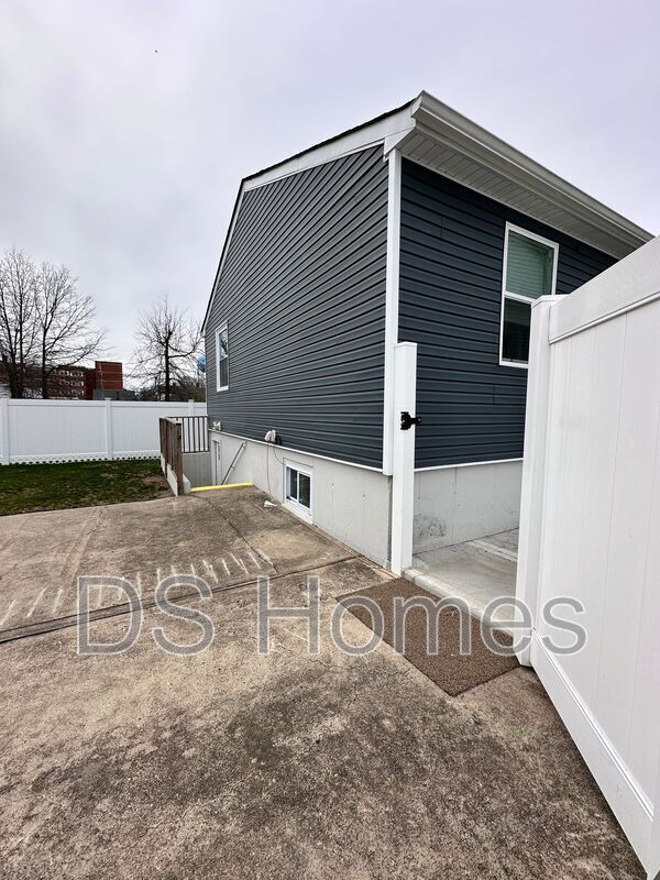 Building Photo - 34 Elizabeth Ave