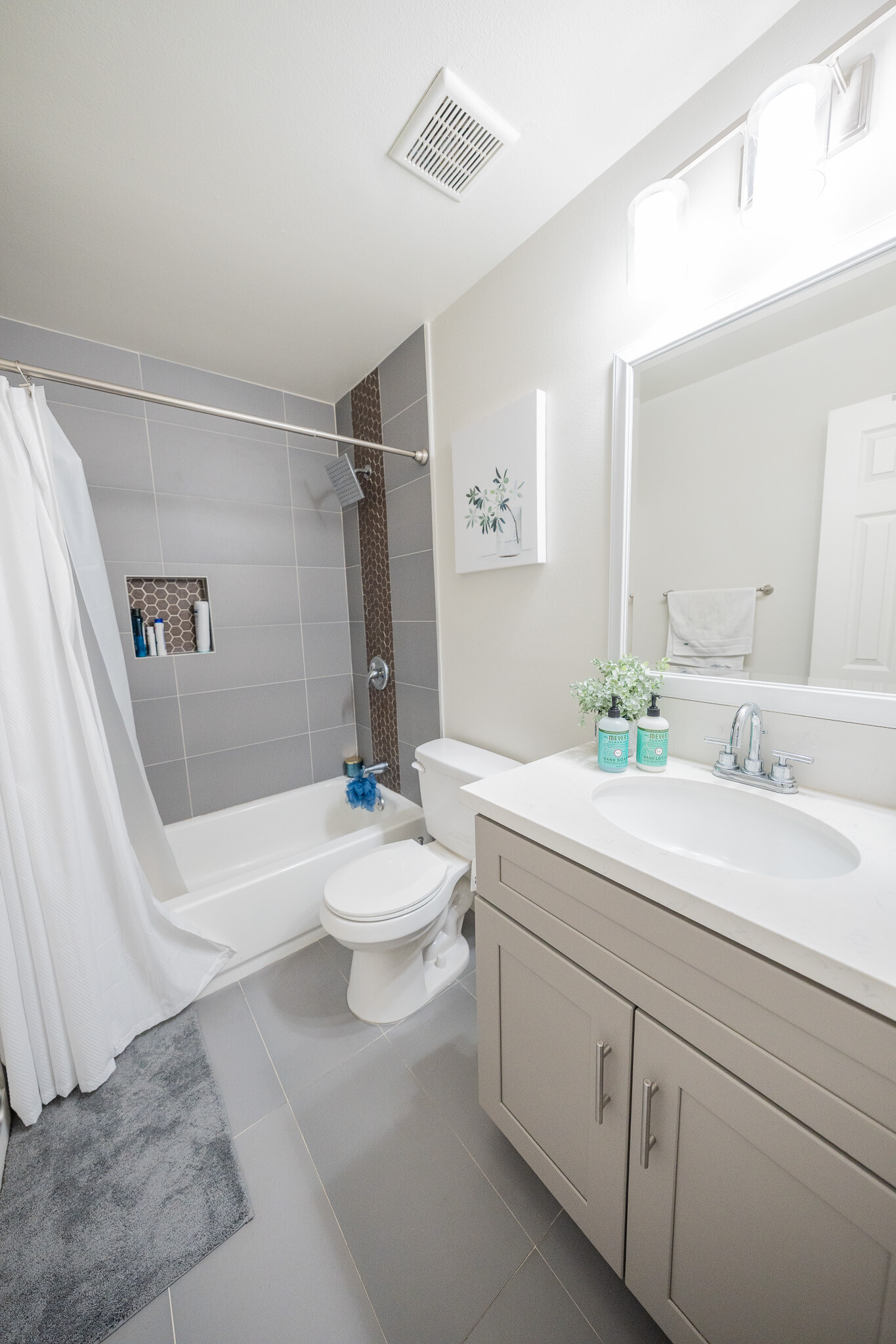 Building Photo - 15425 Sherman Way