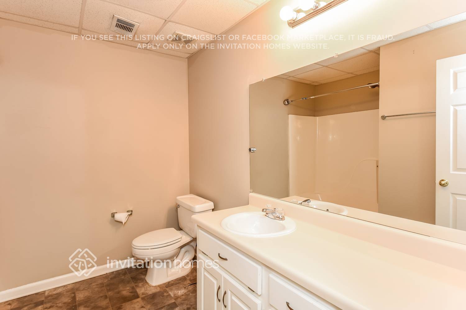 Building Photo - 15 Water's Edge Dr SE