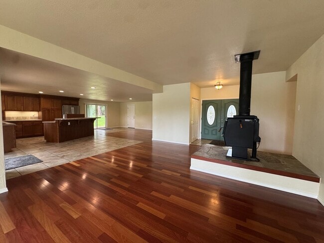 Building Photo - River Front Property