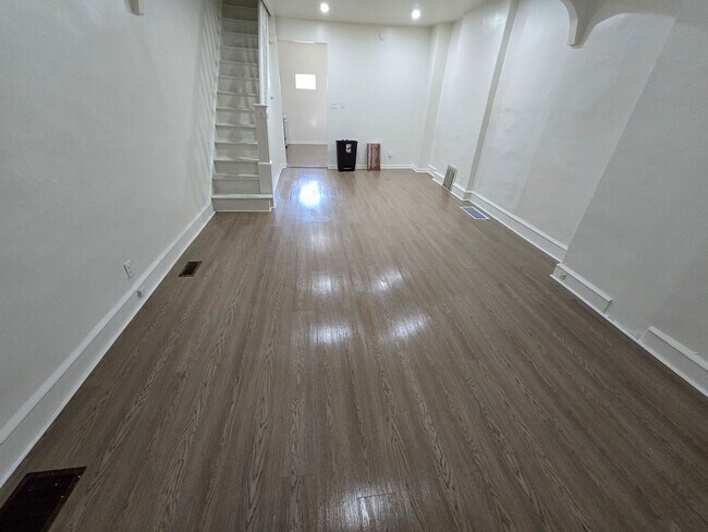 Building Photo - 47 N Hobart St