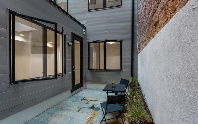 Building Photo - 2248 Ontario Rd NW