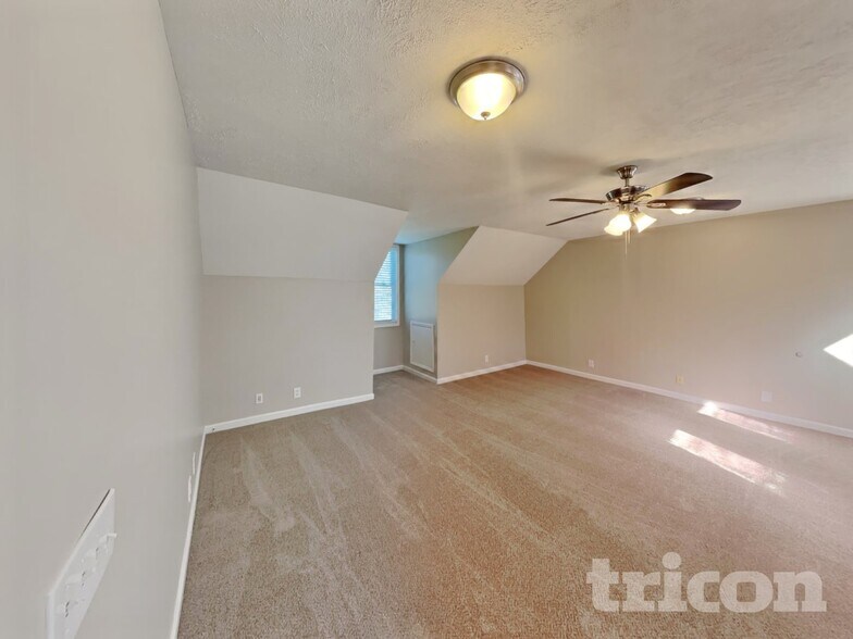 Building Photo - 1918 Cross Creek Dr