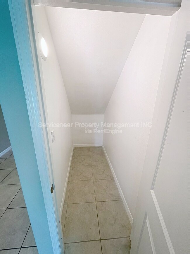 Building Photo - 3721 Daisy Bloom Pl