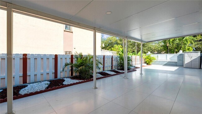 Building Photo - 2860 W 80th St