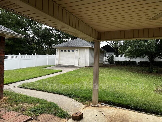 Building Photo - 2109 Barrington Dr
